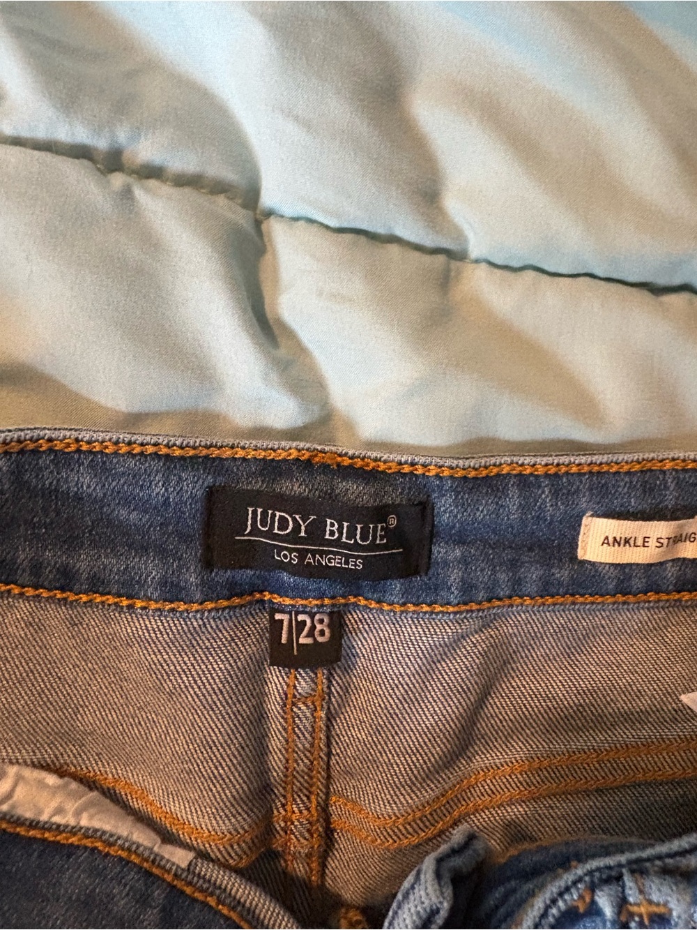 Judy Blue Men’s Slim Straight Jeans in Light Blue Wash